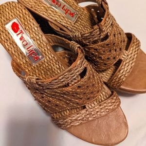 Two lips edge sandals size 6